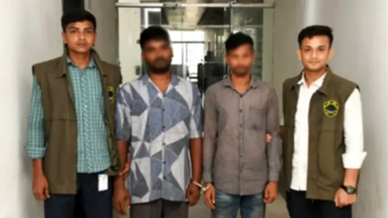 প্রধানমন্ত্রীর লাল ফোন ভাঙারি দোকানে বিক্রি, গ্রেপ্তার ২