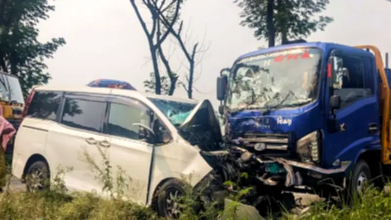 ট্রাক-মাইক্রোবাস সংঘর্ষে দুই ভাই নিহত, মা-বাবা-দাদি গুরুতর আহত