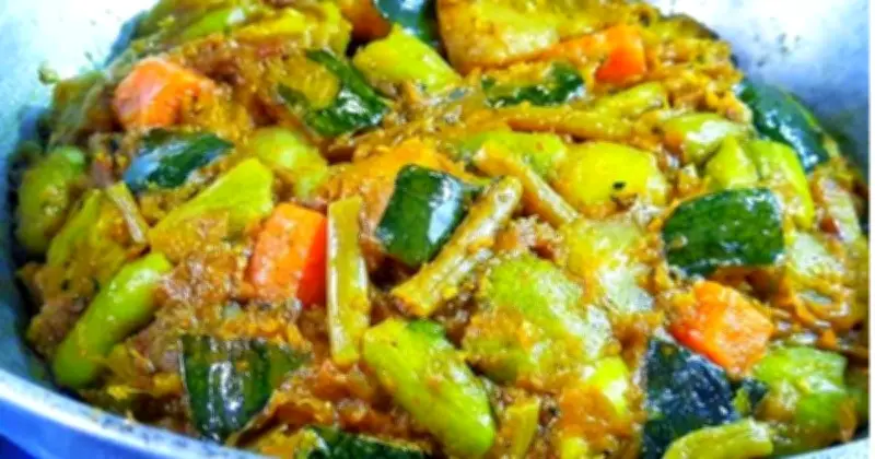 পাঁচমিশালি সবজি ঘণ্ট: গরমে স্বস্তি ও পুষ্টির সহজ রেসিপি