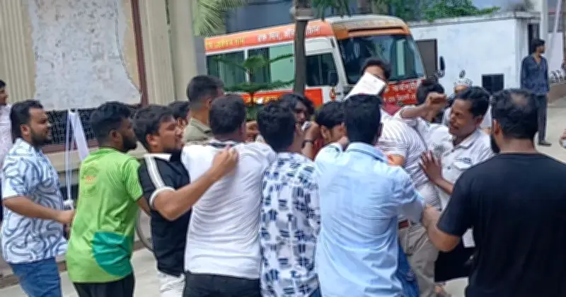বিএনপি-যুবদল সংঘর্ষ: ১৬ বছরের ত্যাগ নিয়ে বাকবিতণ্ডা, নেতা পিটুনি
