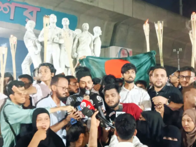 ইনকিলাব মঞ্চের মশালমিছিল: হাদি হত্যায় ভারতের সংশ্লিষ্টতা তদন্তের দাবি