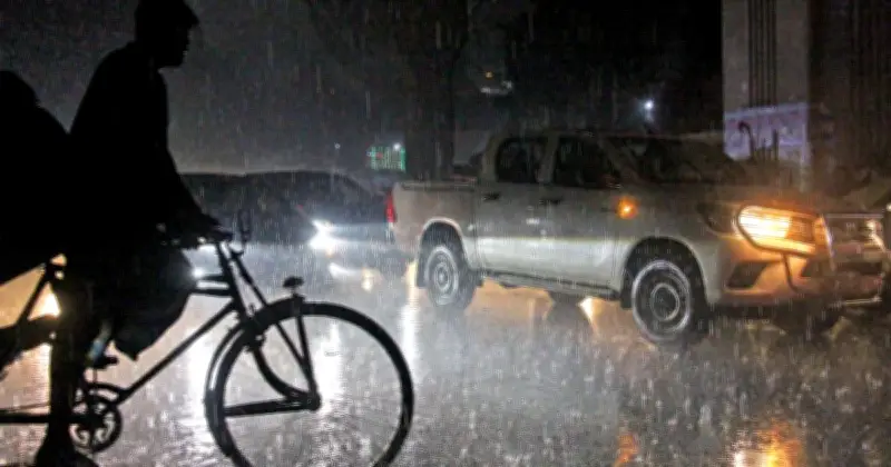 রাজধানীতে বৃষ্টিতে স্বস্তি, তাপপ্রবাহ কমেছে