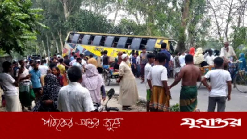 বেলকুচিতে বাসচাপায় অটোভ্যানের তিন যাত্রী নিহত