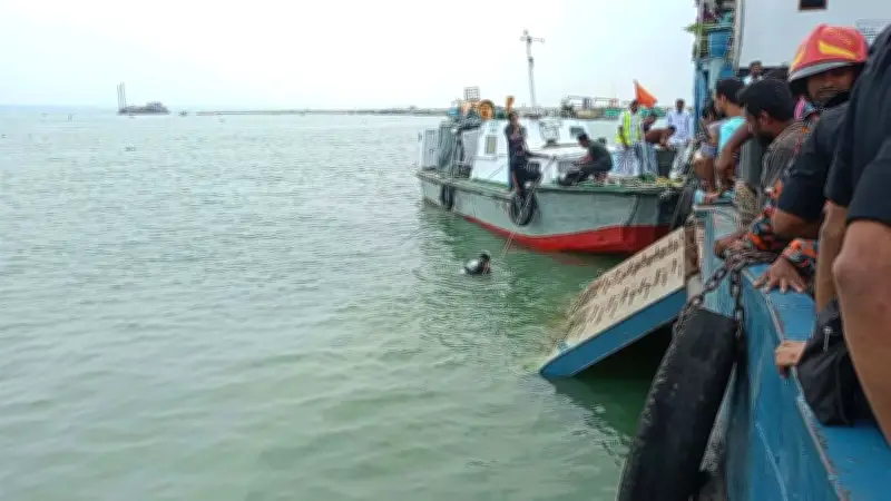 সিরাজগঞ্জে বাসচাপায় ৩ জন নিহত, পদ্মায় বাস পড়ার ঘটনা পুনরাবৃত্তি