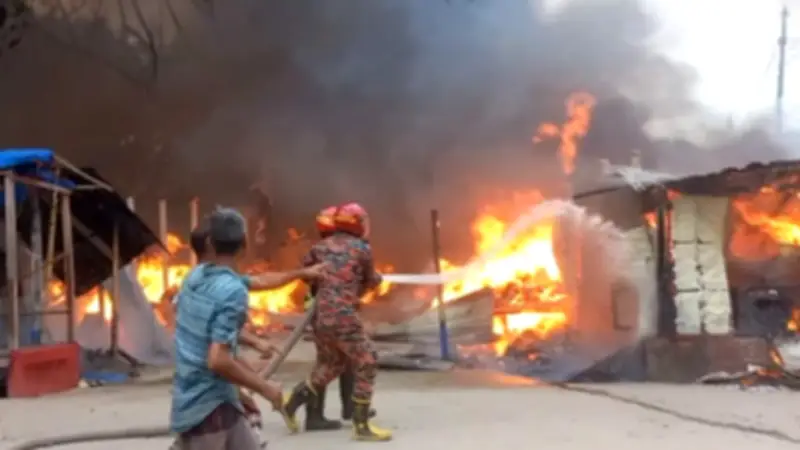 কুড়িগ্রামে অগ্নিকাণ্ডে ৯৫ দোকান ভস্মীভূত, ক্ষতি ১৫ কোটি টাকা