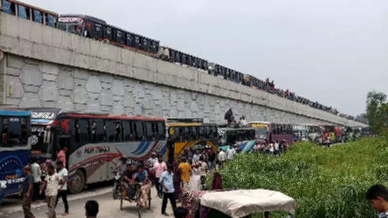 যমুনা সেতুতে বাস বিকল, পাঁচ কিলোমিটার যানজট, দুর্ভোগে যাত্রীরা