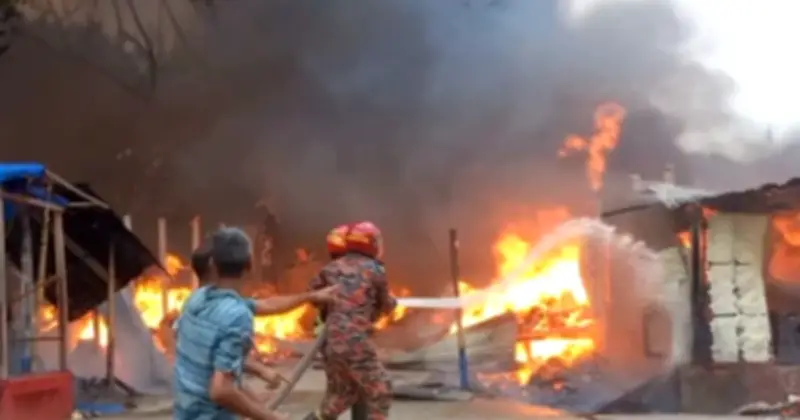 কুড়িগ্রামে আগুনে ৯৫ দোকান পুড়ে ছাই, ১৫ কোটি টাকার ক্ষতি