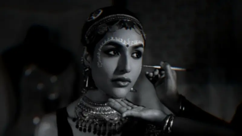 বিনোদিনীর ছায়ায় স্নিগ্ধা চৌধুরী: ঋতুপর্ণ ঘোষকে শ্রদ্ধা