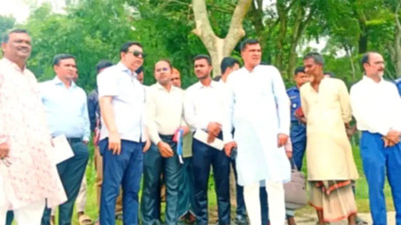 বিশ্ব পরিবেশ দিবসে কুয়াকাটায় পাঁচ শতাধিক শিক্ষার্থীর পরিচ্ছন্নতা অভিযান