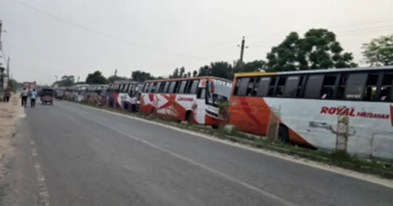 দৌলতদিয়ায় বাস নদীতে পড়ার পর ঘাট বন্ধ, পরে চালু