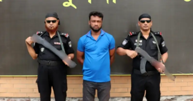খুলনা ট্রিপল মার্ডার মামলার প্রধান আসামি গ্রেপ্তার
