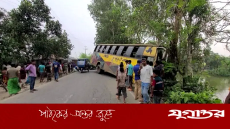 বেলকুচিতে বাসচাপায় বাবা-মায়ের পর মেয়েরও মৃত্যু, নিহত ৪