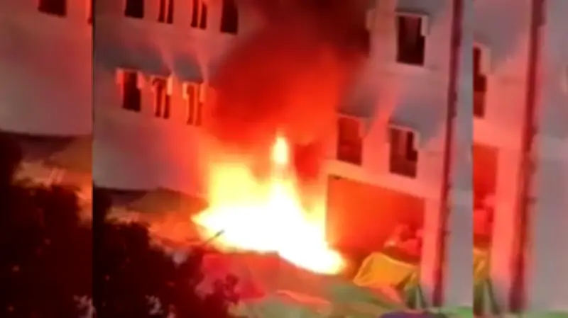 শাহজালাল বিমানবন্দরের কার্গো ভিলেজে আগুন, ১৪ মিনিটে নিয়ন্ত্রণ