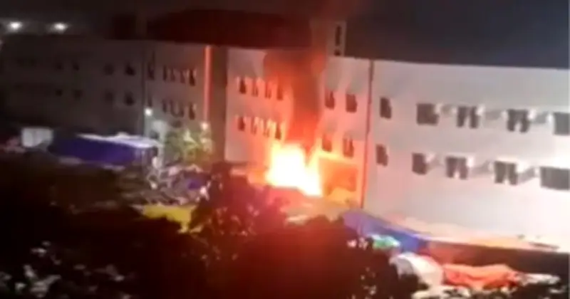 শাহজালাল বিমানবন্দরের কার্গো ভিলেজে আগুন, ৪ ইউনিটে নিয়ন্ত্রণ