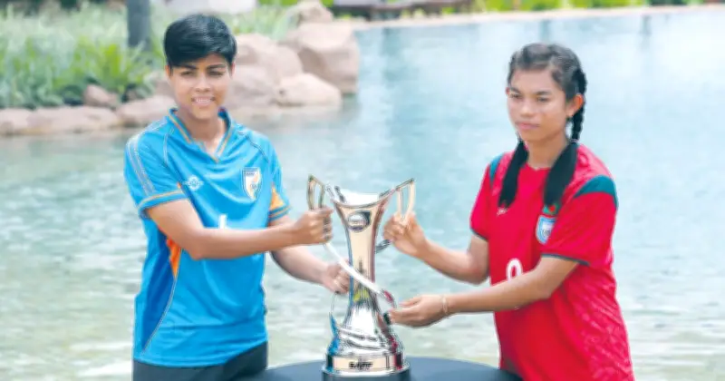 হ্যাটট্রিকের মিশনে বাংলাদেশ নারী ফুটবল দল, ফাইনালে ভারতের মুখোমুখি