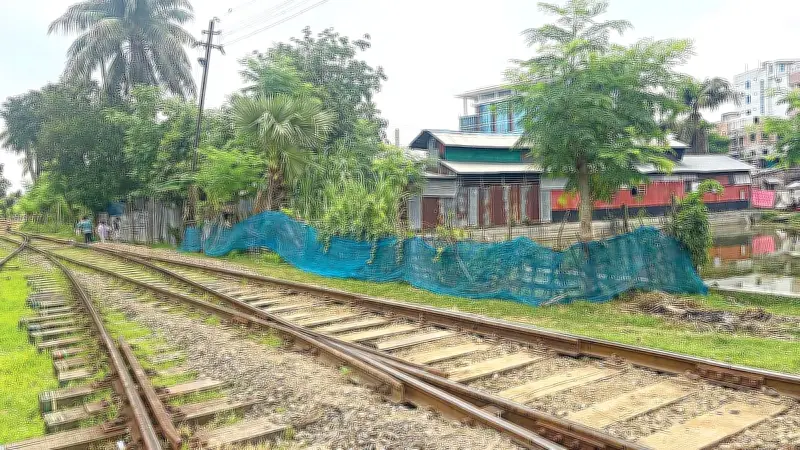 খুলনায় দখল-চাঁদাবাজির নতুন চক্র: রেলের জমি থেকে নদীর ঘাট সর্বত্র