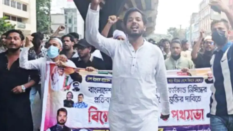 চট্টগ্রামে যুবলীগ-ছাত্রলীগের বিক্ষোভ নিষিদ্ধ, পুলিশের সটকে পড়া