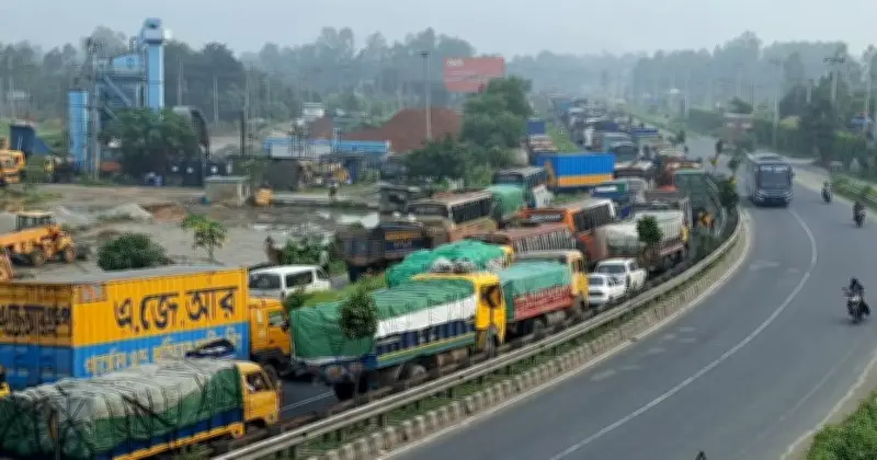 ঢাকা-টাঙ্গাইল মহাসড়কে ১৮ কিমি যানজট, যাত্রীদের ভোগান্তি