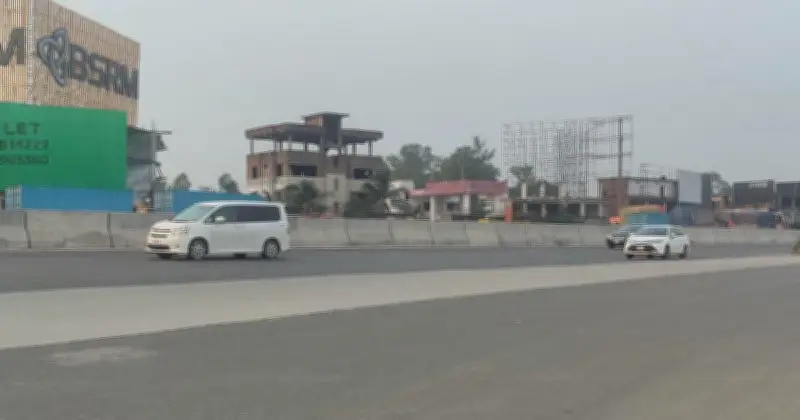 ঈদের ছুটির পর পোশাক কারখানা খোলায় যমুনা সেতুতে যানজট, ২৪ দুর্ঘটনা
