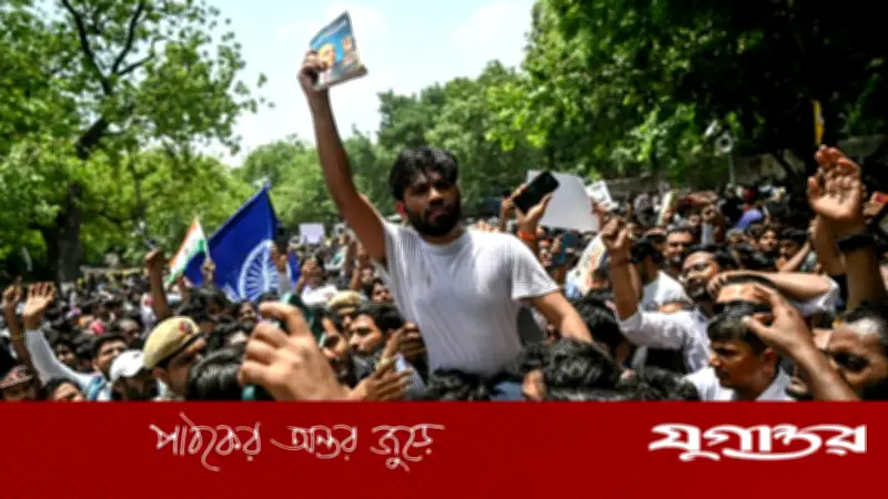 যুক্তরাষ্ট্র থেকে ফিরে ভারতে বিক্ষোভে যোগ দিলেন ‘ককরোচ জনতা পার্টি’র প্রতিষ্ঠাতা