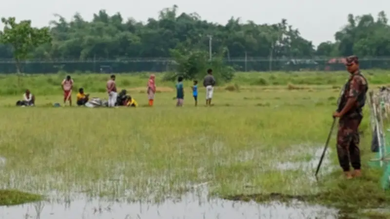 পঞ্চগড় সীমান্তে শূন্যরেখায় আটকে থাকা ১০ জন: কোনো সমাধান নেই