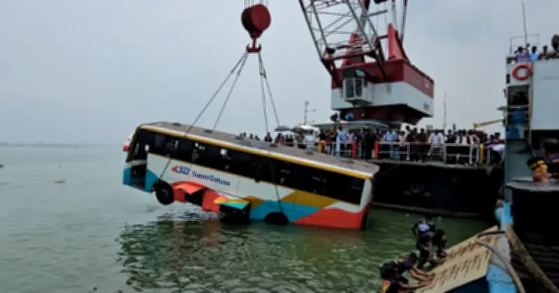 রাজবাড়ীতে বাস নদীতে পড়ার ঘটনায় মামলা, তিনজন গ্রেফতার