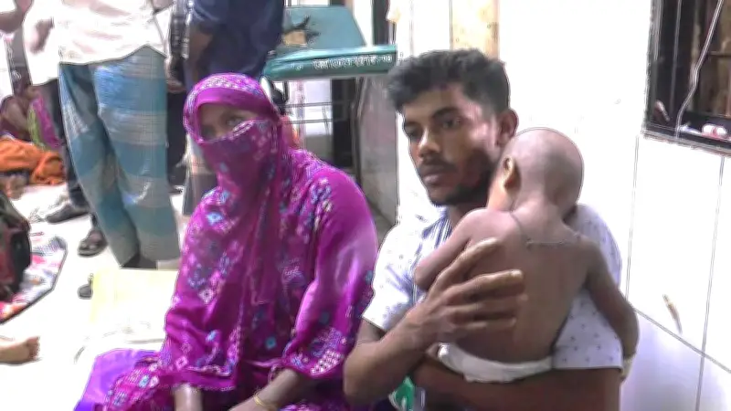 হামের উপসর্গে নোয়াখালী হাসপাতালে শিশুদের মেঝেতে চিকিৎসা, ওষুধের অভাবে দিশেহারা অভিভাবক