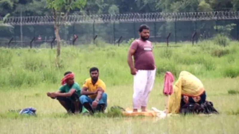 পঞ্চগড় সীমান্তে ৩৬ ঘণ্টা জিরো লাইনে আটকে থাকা নারী-শিশুসহ ১০ জন উদ্ধার