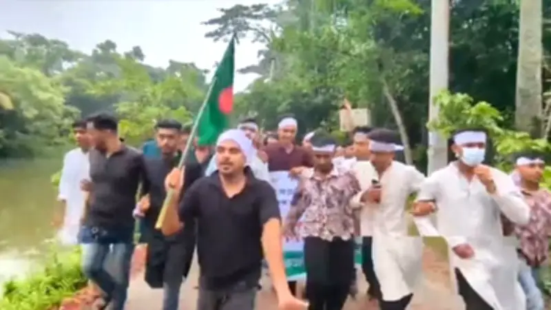 কাফনের কাপড়ে ছাত্রলীগের শপথ, মিরপুরে বিধিনিষেধ