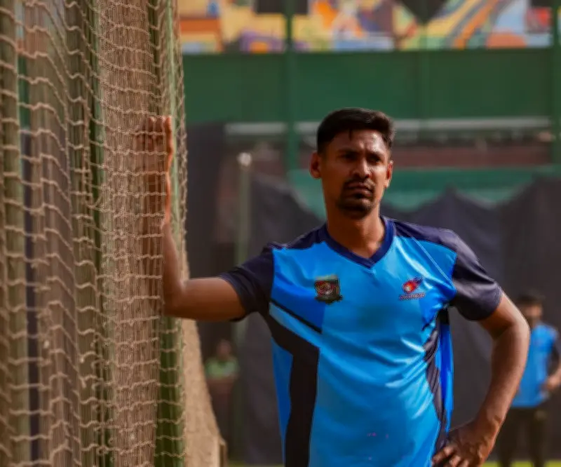 মোস্তাফিজের ৪ উইকেটে আবাহনীর জয়, শিরোপা লড়াই জমে উঠল