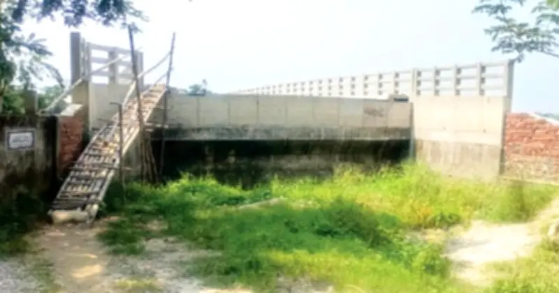 গজারিয়ায় সেতু নির্মাণ শেষ, সংযোগ সড়কের অভাবে ১০ হাজার মানুষের ভোগান্তি