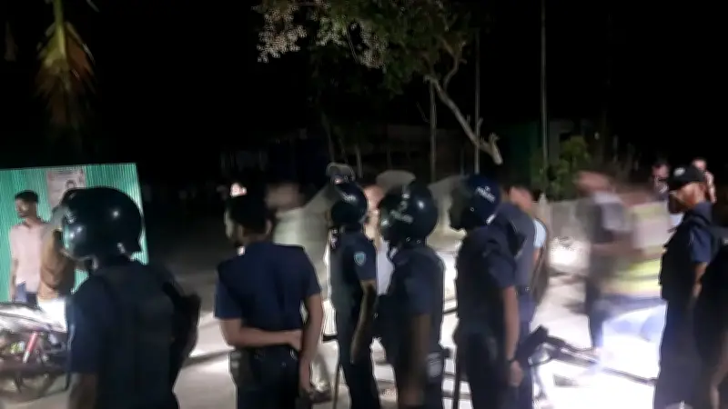 নোয়াখালীতে আওয়ামী লীগ-বিএনপি পাল্টাপাল্টি হামলা, অফিস ও মোটরসাইকেলে অগ্নিসংযোগ