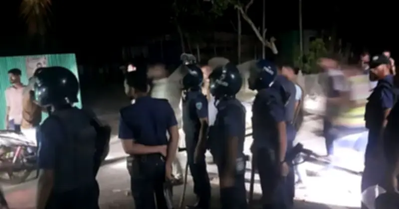 নোয়াখালীতে বিএনপি-আওয়ামী লীগ সংঘর্ষে ১০ আহত, অগ্নিসংযোগ