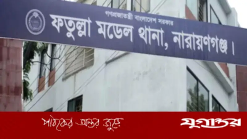ফতুল্লায় রামদা-কুড়াল হাতে ভাইরাল নারীসহ গ্রেফতার ৪