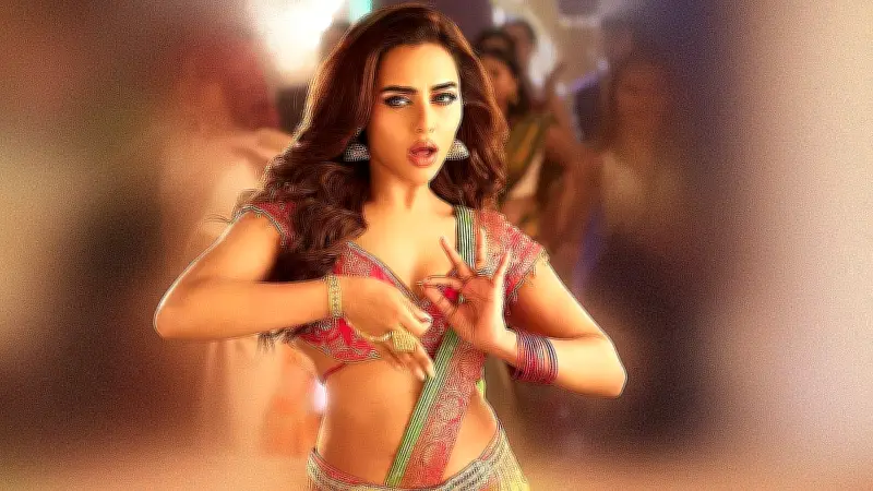 নুসরাত ফারিয়ার মায়ের হাতে তৈরি বিশেষ লুকের গল্প