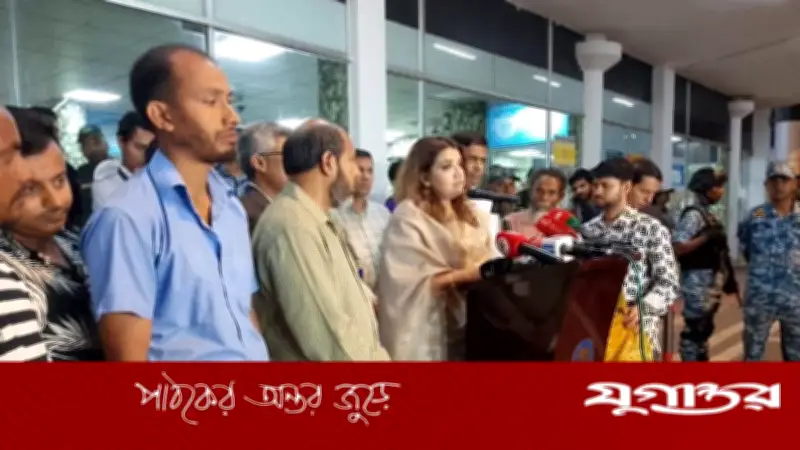 লেবাননে নিহত ২ প্রবাসীর মরদেহ দেশে পৌঁছাল, গ্রহণ করলেন পররাষ্ট্র প্রতিমন্ত্রী