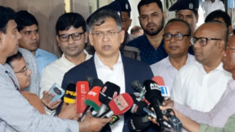 স্বরাষ্ট্রমন্ত্রী: সীমান্তে বিজিবি সতর্ক, পুশ-ইন ঠেকাতে প্রস্তুত
