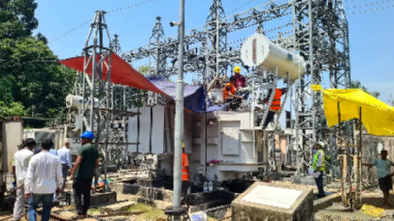 কক্সবাজারে লোডশেডিংয়ে পর্যটকদের ভোগান্তি, ৩০ হাজার ছেড়েছেন