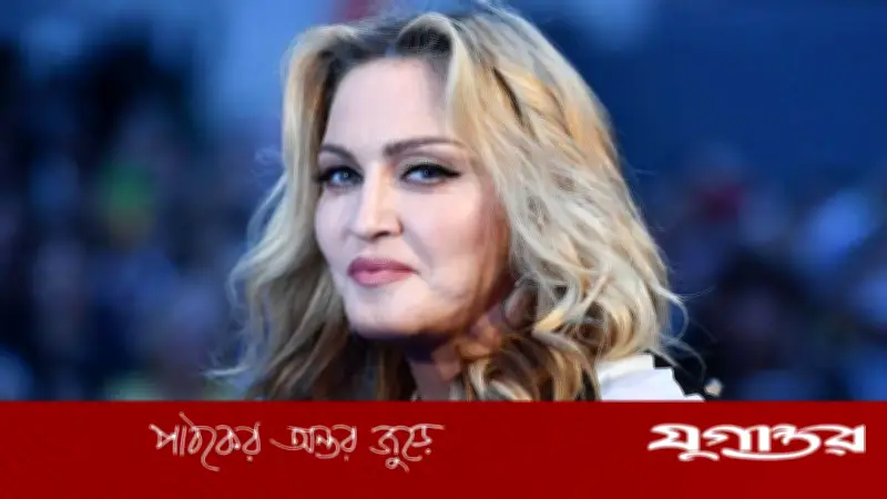 কনসার্টে স্মার্টফোনের অতিরিক্ত ব্যবহারে ক্ষুব্ধ ম্যাডোনা