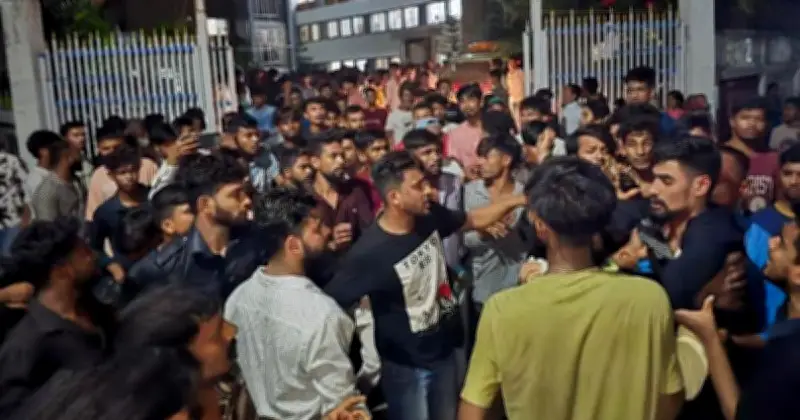 ছিনতাইকারীর ছুরিকাঘাতে নিহত যুবকের মরদেহ নিয়ে থানা ঘেরাও