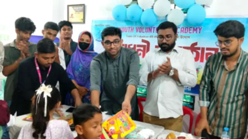 নোয়াখালী বন্ধুসভার ইয়ুথ ভলান্টিয়ার একাডেমিতে ৬৬টি বই উপহার