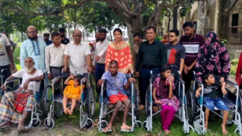 ডুমুরিয়ায় ১৫ প্রতিবন্ধী পেলেন হুইলচেয়ার