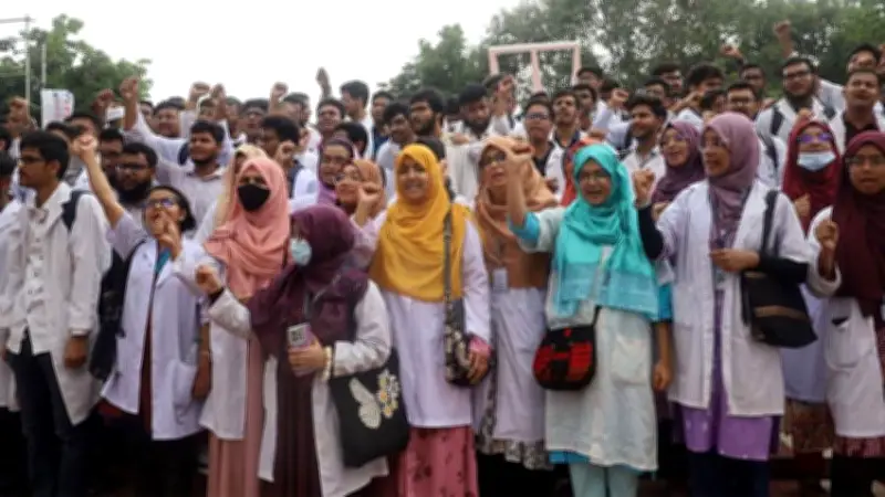 সরকারের আশ্বাসে ধর্মঘট প্রত্যাহার ইন্টার্ন চিকিৎসকদের