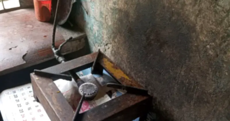 পাবনায় নীরব জৈবগ্যাস বিপ্লব, রান্নার জ্বালানি মেটাচ্ছে গরুর গোবর