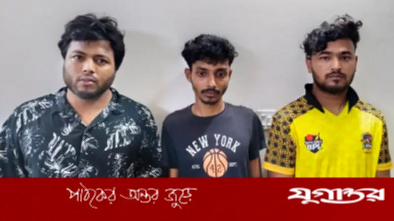 গাজীপুরে ৫২ বোতল বিদেশি মদসহ তিনজন গ্রেফতার