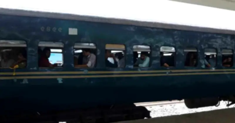 ঢাকায় চলন্ত ট্রেনে ছিনতাই, শিক্ষার্থী আহত