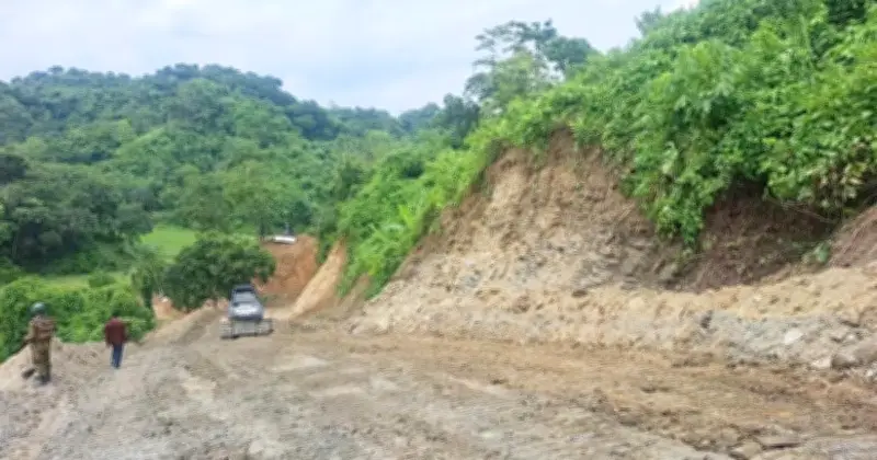 সীতাকুণ্ডের জঙ্গল সলিমপুরে সেনাবাহিনীর সড়ক নির্মাণ শুরু