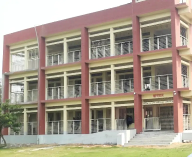 সাতক্ষীরায় শিক্ষার্থীকে শ্লীলতাহানির অভিযোগে শিক্ষককে পিটিয়ে জখম