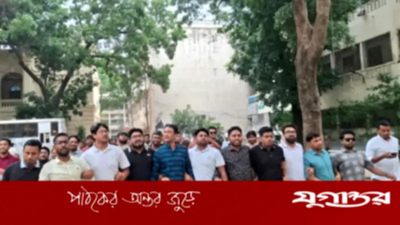জবিতে নিষিদ্ধ ছাত্রলীগের অপতৎপরতার প্রতিবাদে ছাত্রদলের বিক্ষোভ