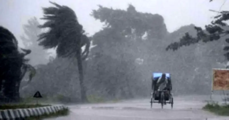 দেশের ১৯ জেলায় ঝড়ো হাওয়ার আশঙ্কা, বৃষ্টি অব্যাহত
